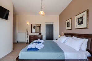 4 bedrooms, iron/ironing board, free WiFi, bed sheets