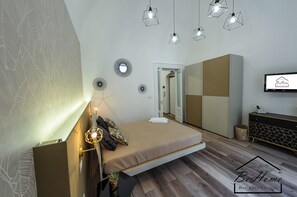 1 slaapkamer, een bureau, geluiddichte muren