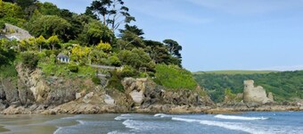 Stilfuld renoveret lejlighed i det centrale Salcombe, fredelig, privat beliggenhed.