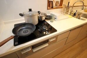 冷蔵庫、電子レンジ、オーブン、食器洗い機