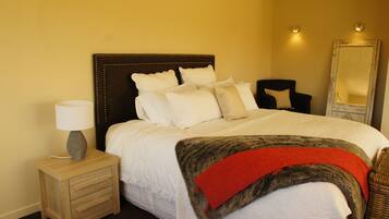 Superior King Room (Luxury Oak Room)