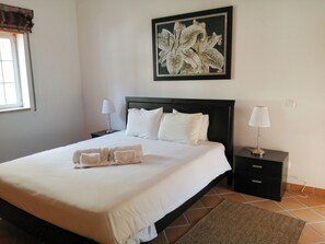 3 chambres, fer et planche à repasser, Wi-Fi gratuit, draps fournis