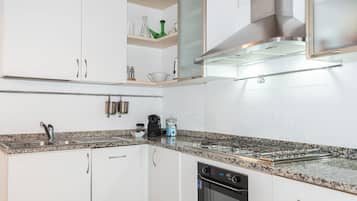 Geladeira, micro-ondas, fogão, cooktop