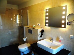 Unclassified image, 2 of 17, button - Double room Gutshaus1 - Hotel & Restaurant Am Peenetal (Liepen)