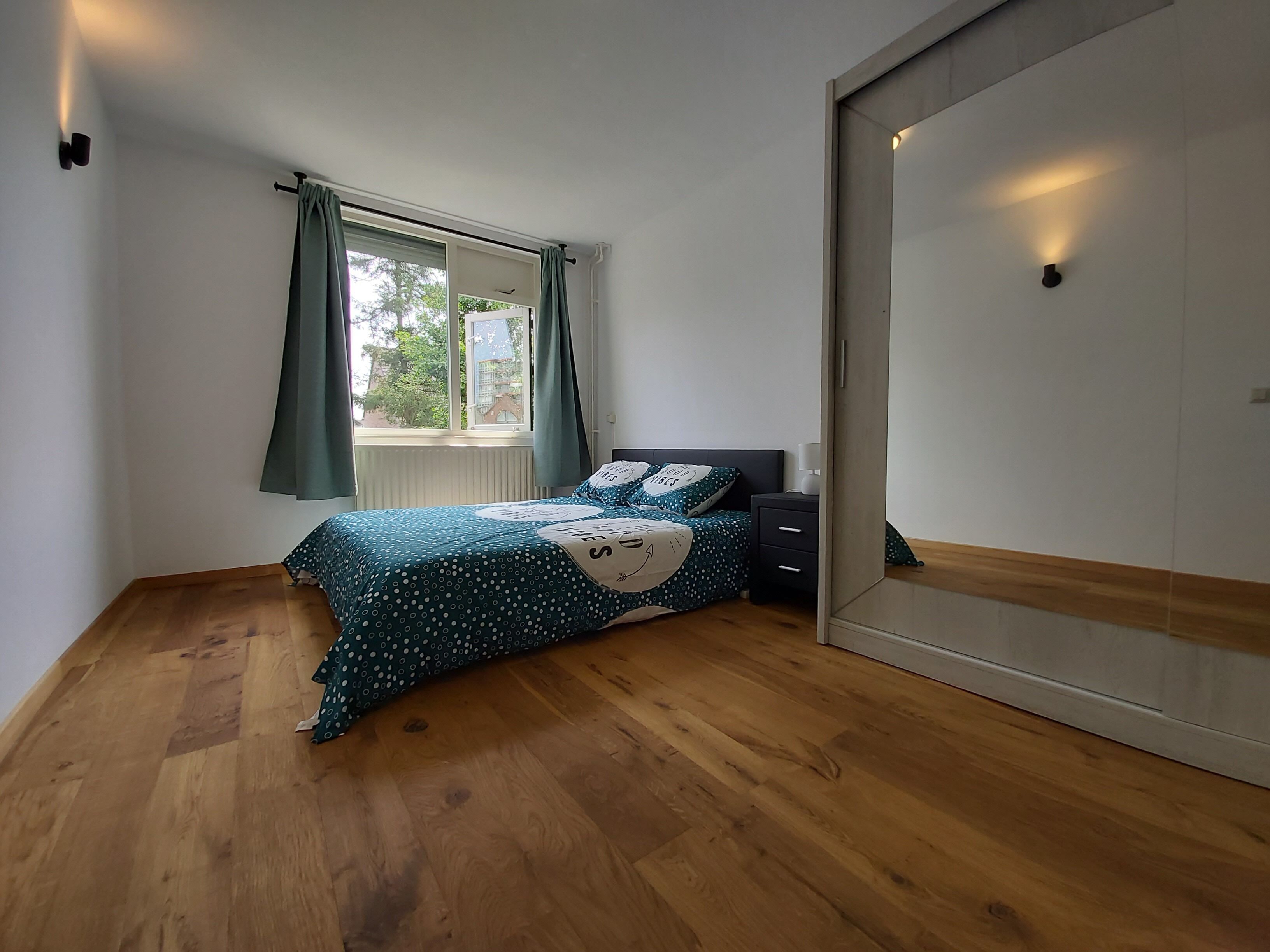 4 chambres, fer et planche à repasser, Wi-Fi, draps fournis