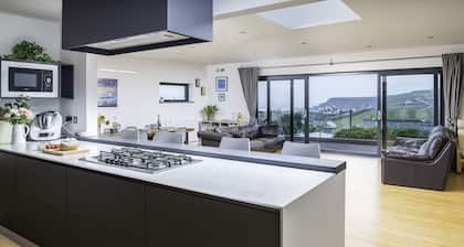 Long Park Drive, propiedad contemporánea de playa de nueva construcción independiente