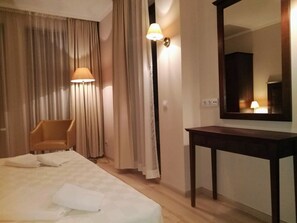 1 chambre, bureau, chambres insonorisées, fer et planche à repasser