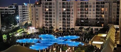 Innendørsbasseng og utendørsbasseng