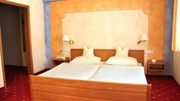 1 Schlafzimmer, Schreibtisch, Reisekinderbett, WLAN