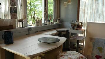 Frigorifero, forno, piano cottura, macchina per tè/caffè