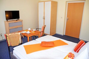 1 bedroom, desk, travel cot, WiFi