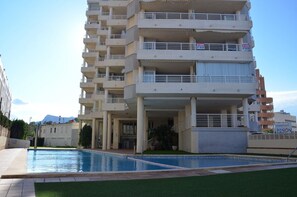 Outdoor pool - Beachfront 2 rooms. 2 bathrooms. parking (Calpe)