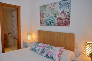 2 bedrooms, iron/ironing board, free WiFi, bed sheets - Beachfront 2 rooms. 2 bathrooms. parking (Calpe)
