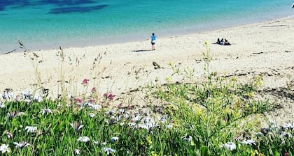 A solo 2 minutos a pie de la playa Gyllyngvase de Falmouth con estacionamiento. Duerme 6.