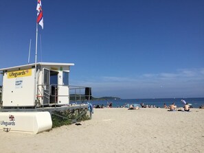 On the beach - Gylly Beach Falmouth Sleeps 6 with parking and only 2 minutes walk to the beach (Falmouth)