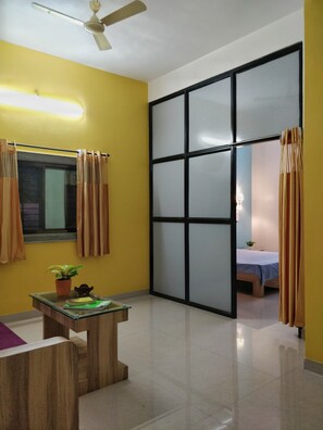 1 RK | Desk, laptop workspace, free WiFi, bed sheets - RP Studio Rooms (Igatpuri)