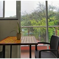 Estudio | Escritorio, espacio para trabajar con un portátil, wifi gratis