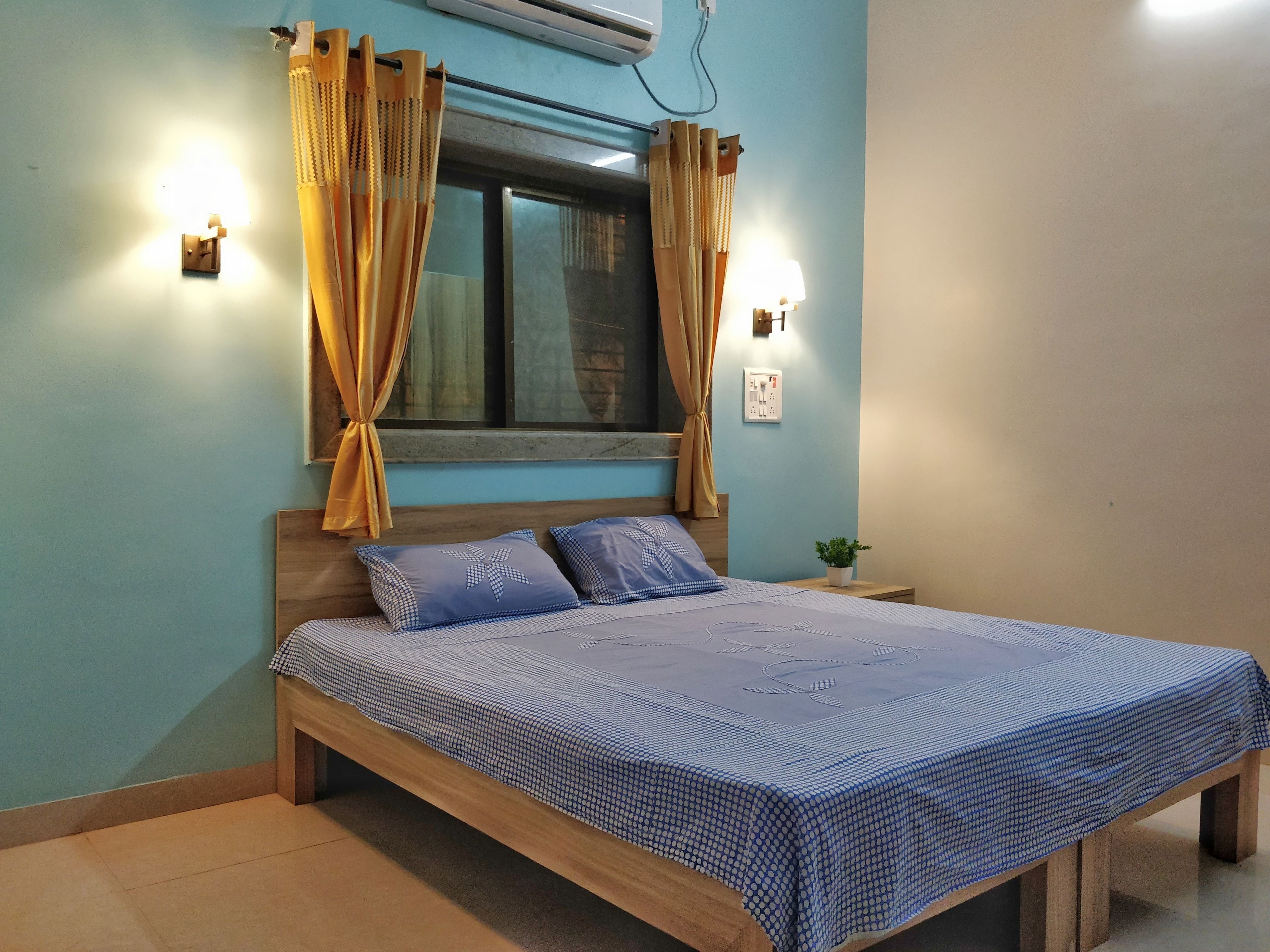 Desk, laptop workspace, free WiFi, bed sheets