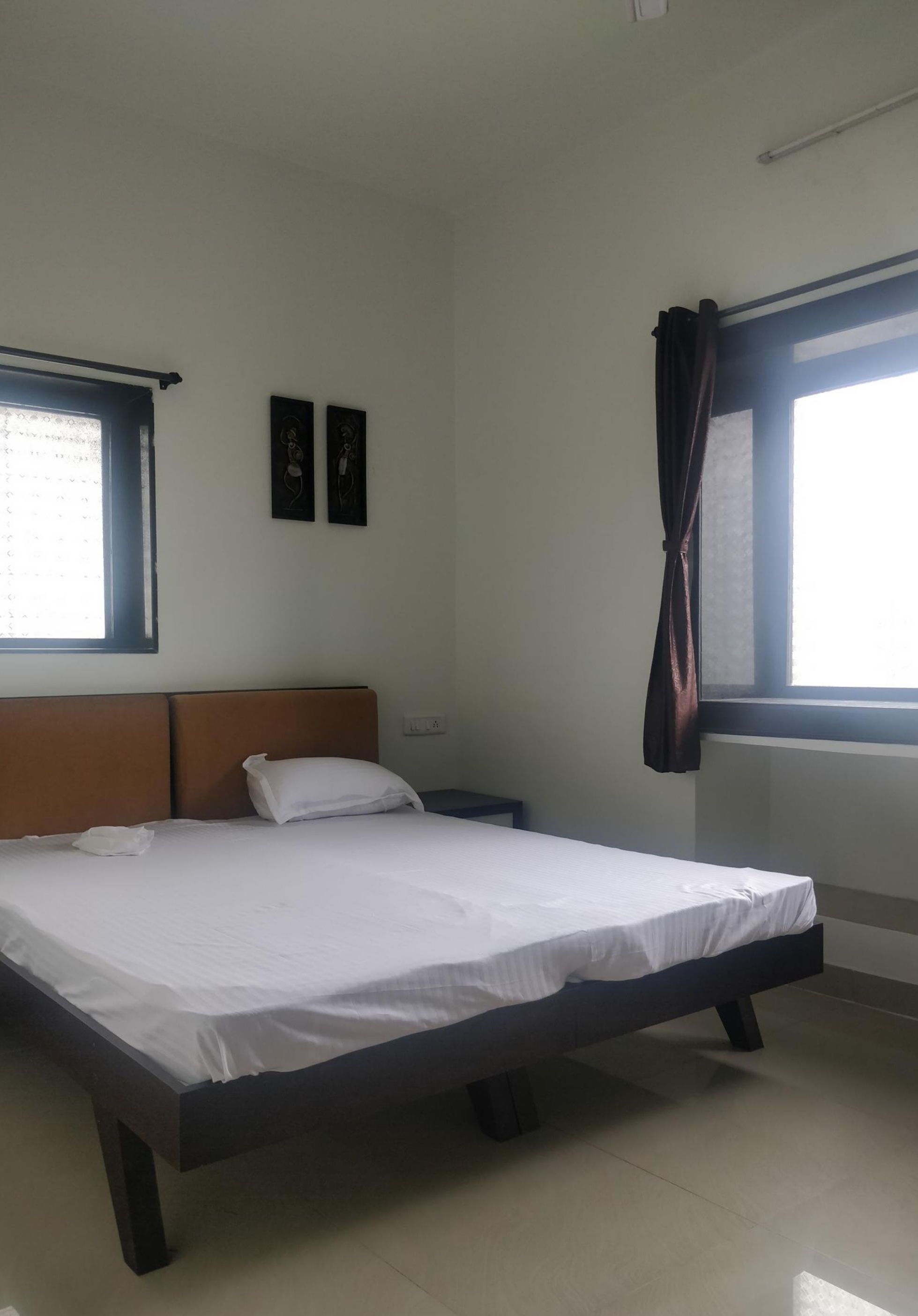 Desk, laptop workspace, free WiFi, bed sheets