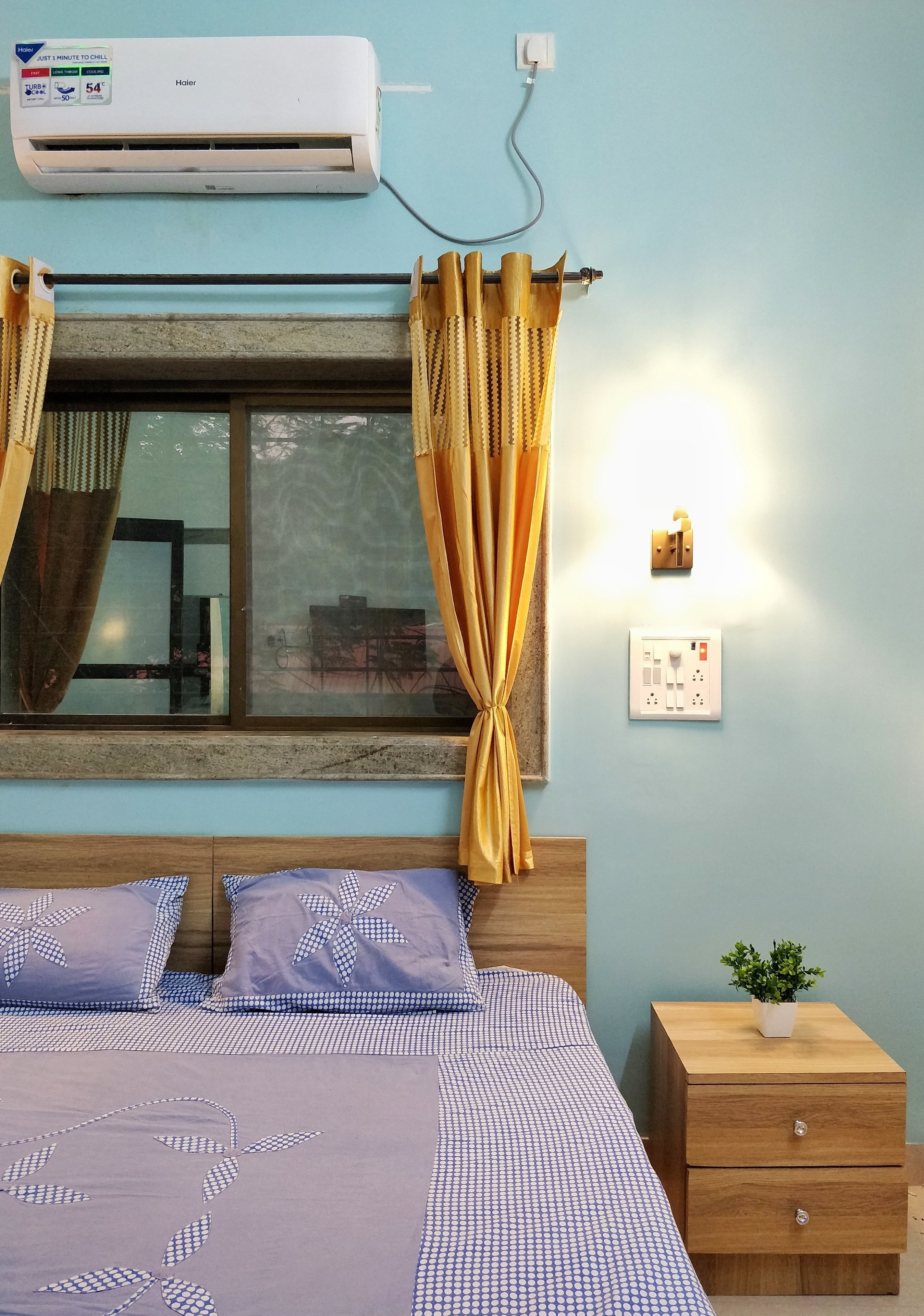Desk, laptop workspace, free WiFi, bed sheets