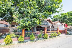 Exterior - OYO Collection O 1032 Rahayu Residence Syariah (West Cirebon)