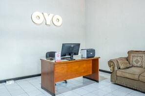 Reception - OYO Collection O 1032 Rahayu Residence Syariah (West Cirebon)