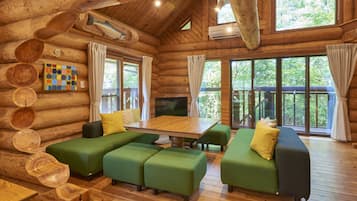 Cottage No.5 Log House | Living room | Flat-screen TV, DVD player