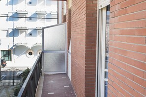 Property grounds - M032 - Marcelli, new seafront studio apartment (Marcelli)