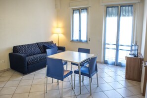 Dining - M032 - Marcelli, new seafront studio apartment (Marcelli)