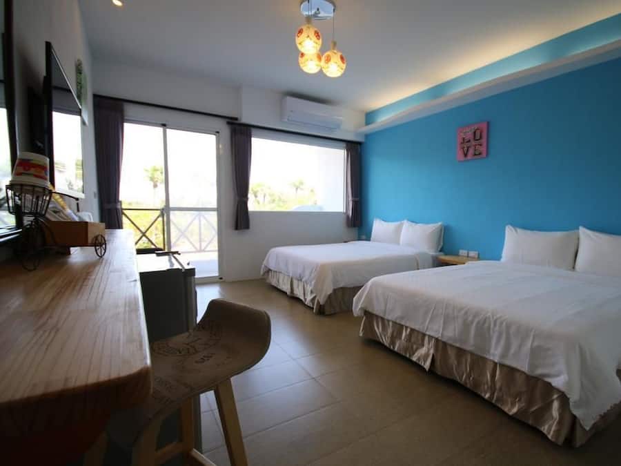 Neljän hengen huone | Työpöytä, pimennysverhot, ilmainen Wi-Fi