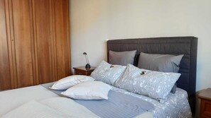 2 habitaciones, escritorio, tabla de planchar con plancha y wifi 