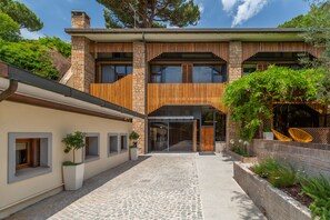 Front of property - Fauno Urban Resort (Rome)