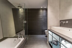 Artículos de tocador ecológicos, secador de pelo, pantuflas, bidet