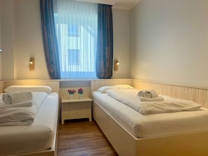 2 slaapkamers, een kluis op de kamer, reisbedje, wifi