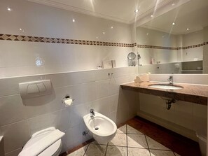 Unclassified image, 2 of 16, button - N19K (BC.a5) - Stranddomicil Steiner (Büsum)