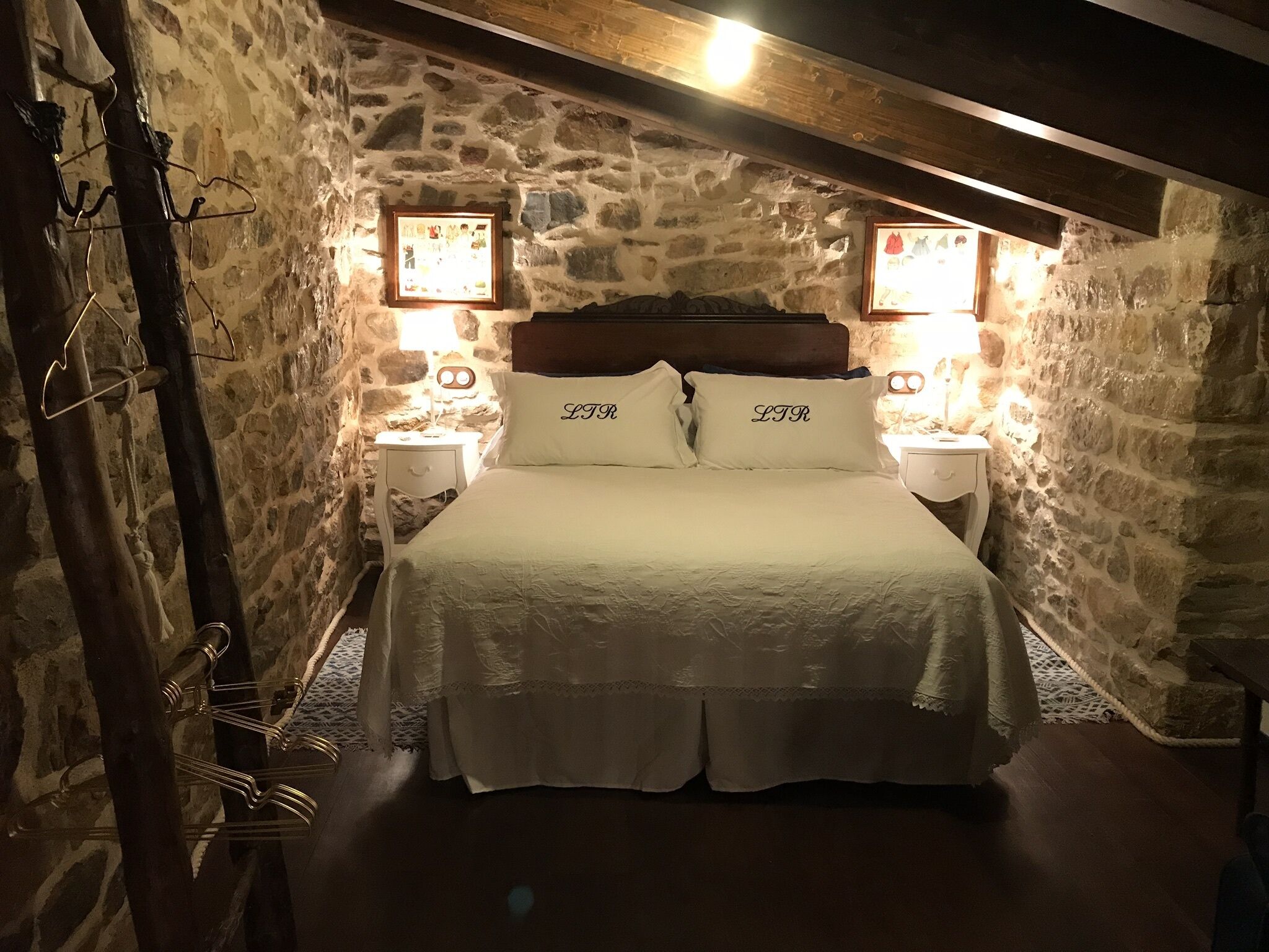 1 slaapkamer, een strijkplank/strijkijzer, beddengoed