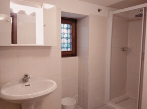 Shower, hair dryer, bidet - Trarego 1 Apartment (Trarego)