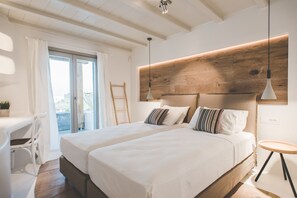 4 chambres, coffres-forts dans les chambres, bureau