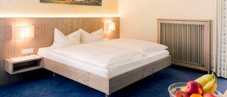 1 bedroom, in-room safe, desk, travel cot