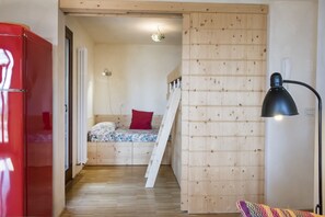 2 bedrooms, bed sheets