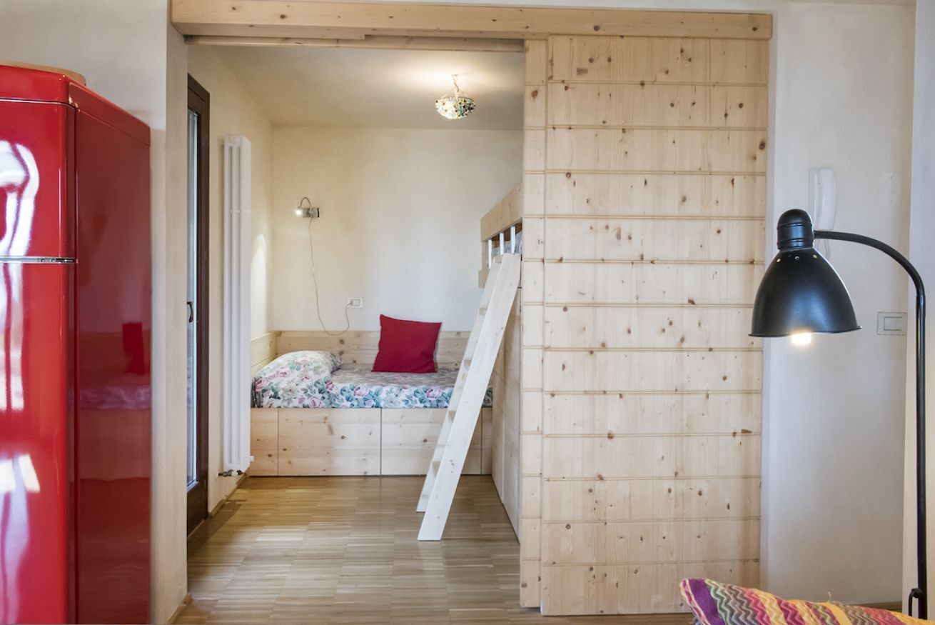 2 bedrooms, bed sheets