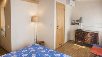 2 bedrooms, bed sheets