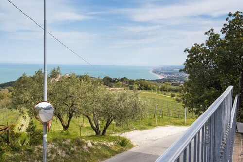 S189 - Sirolo, wonderful three-room apartment with sea view