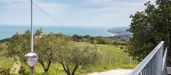 S189 - Sirolo, wonderful three-room apartment with sea view