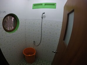 Asrama Umum, asrama campuran | Kamar mandi | Shower dan pancuran hujan