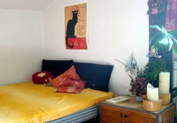 Unclassified image, 1 of 4, button