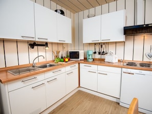 Kühlschrank, Mikrowelle, Geschirrspüler, Toaster