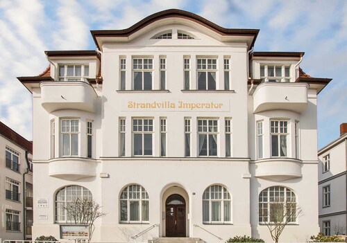 Doppelzimmer Komfort mit Meerblick - Strandvilla Imperator | Hotel &