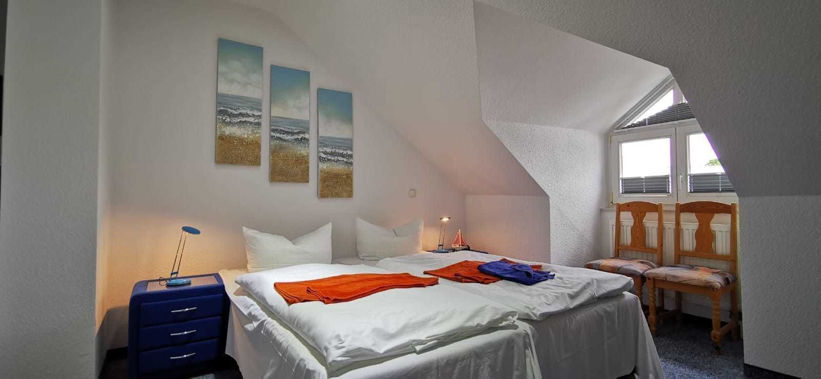 2 bedrooms, travel crib, WiFi