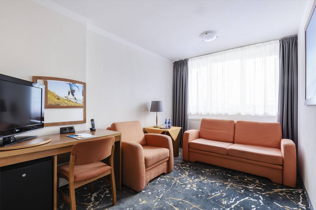 studio | living room | 32-inch plasma tv with satellite channels, tv